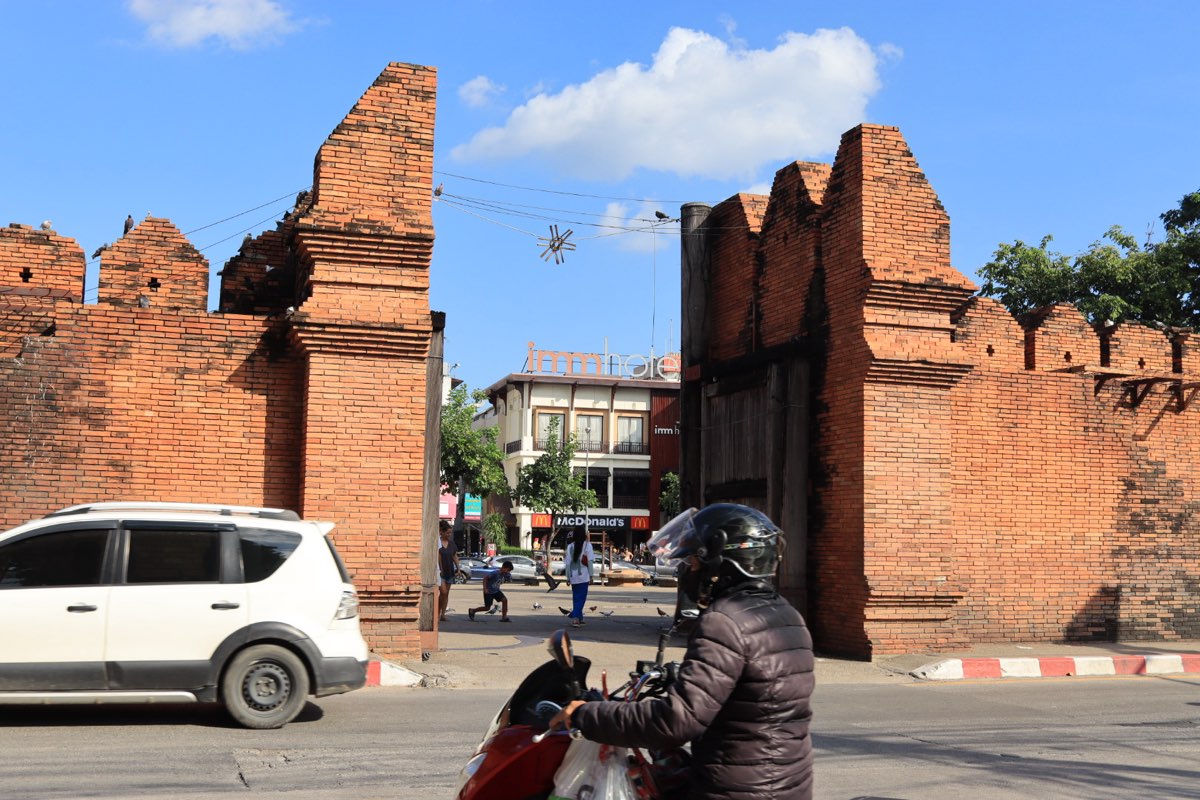 清邁古城塔佩門 | 去趣 chicTrip