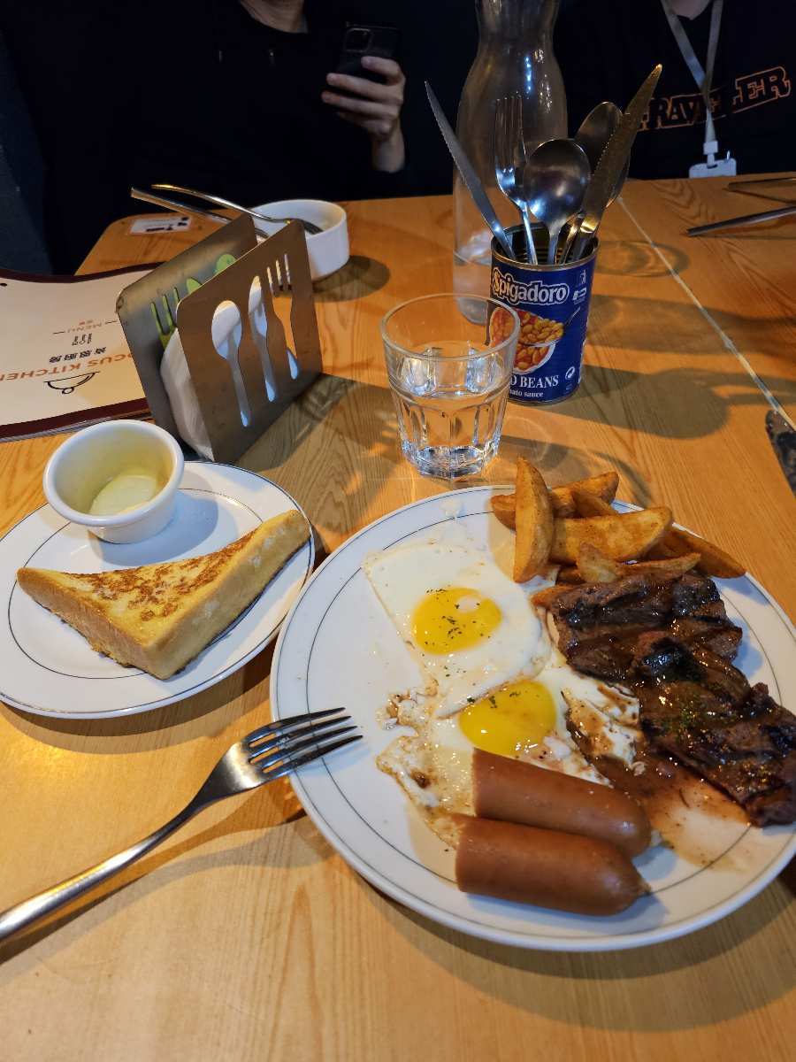 去趣- 【捷運東門站/美式餐廳】肯恩廚房Focus Kitchen～道地異國美食x全天候早午餐，大份量，永康商圈聚餐好所在！@三三の三猛海試