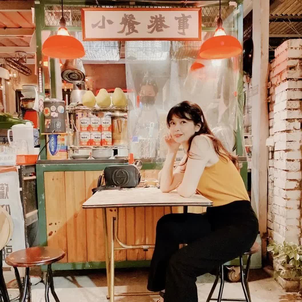 去趣- 【台南中西區】小港餐事~巷弄復古老房，隱藏版的香港美食，好像走進香港大排檔！@貪吃媽媽Liz帶著勛勛玩世界