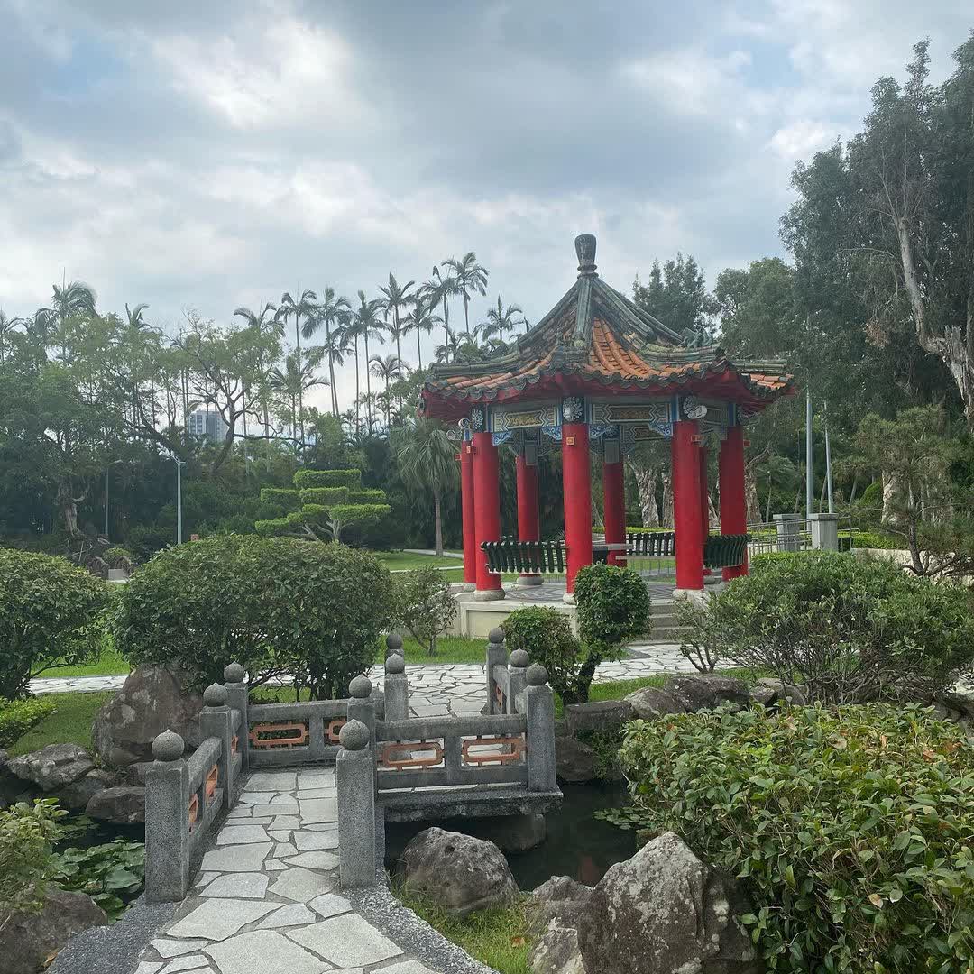 去趣- 『台北』2023 士林官邸鬱金香花展- 遇見愛@↖流轉草香愛麗娜↗